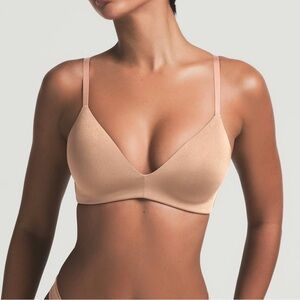 NWT SKIMS Wireless Form T-Shirt Demi Bra